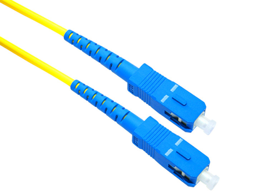 FTTH 탄력적이 0.9 밀리미터 금속은 SC / LC / FC 연결기와 광 패치 코드를 강탈했습니다